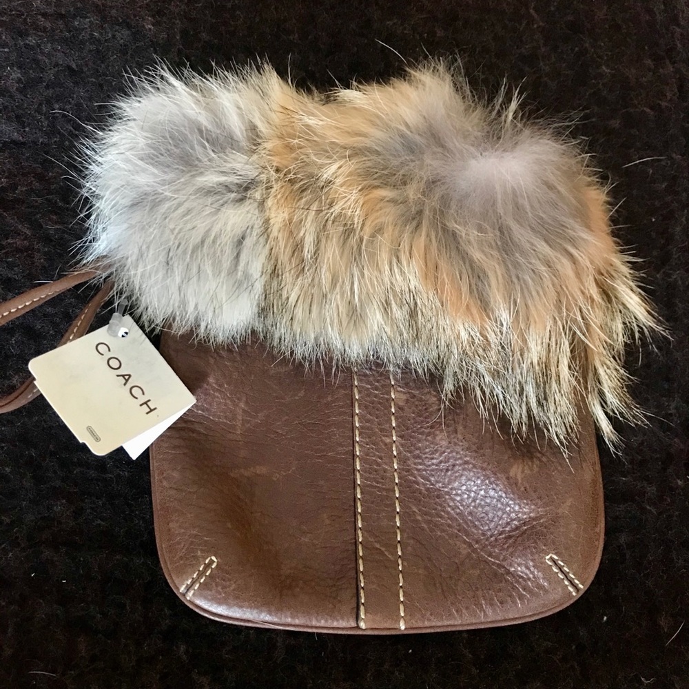 ❤️ Designer Coach Fur Lined Rustic Leather Pouch; Perfect for your ID 🪪,📱& 💄 - Picture 2 of 4